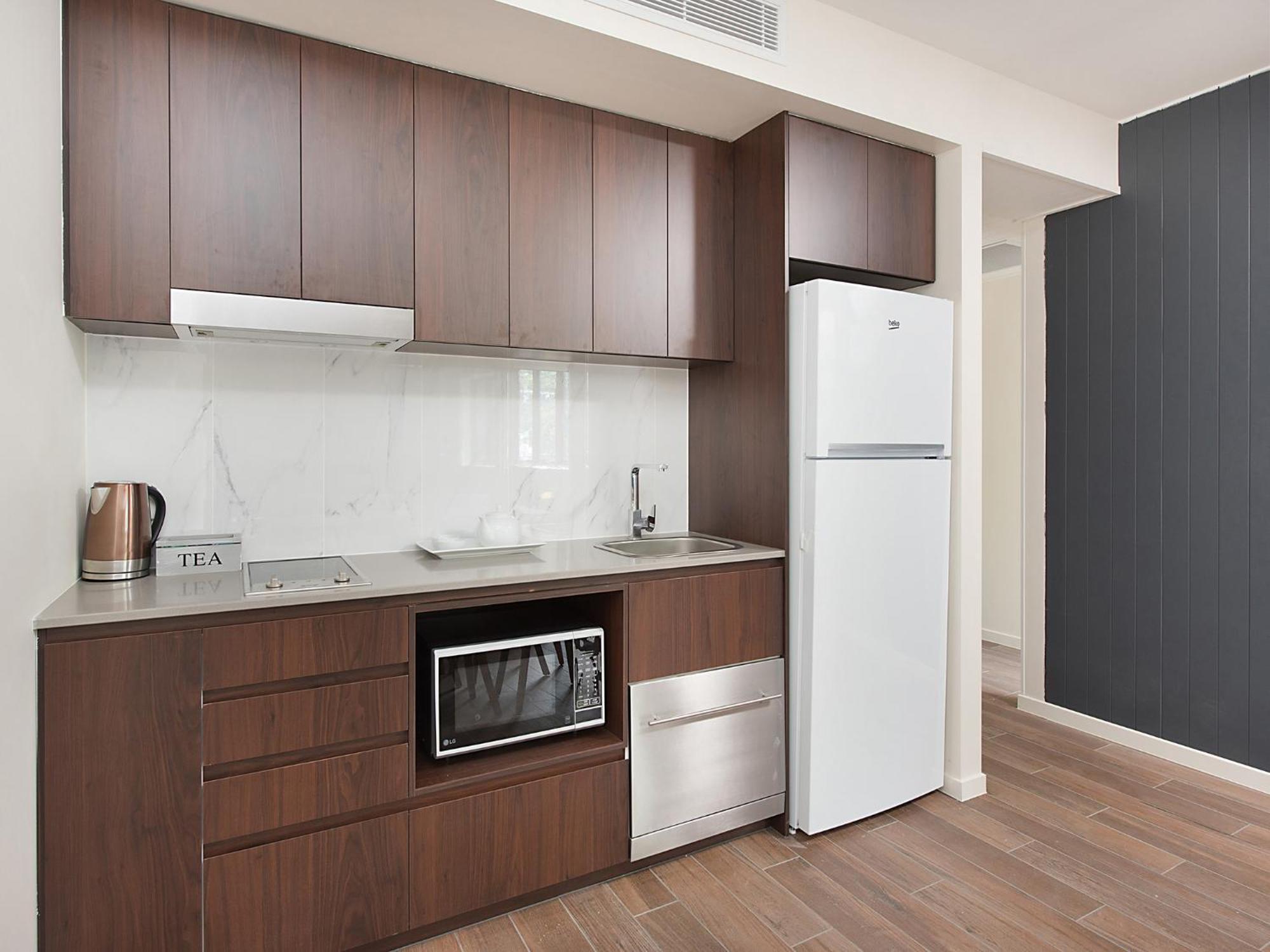 Altitude On Montville Zimmer foto A typical kitchen in a student apartment